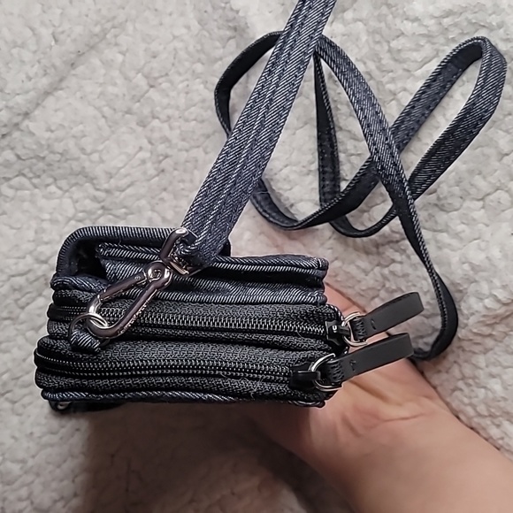 Vera Bradley Iconic RFID All In One Denim Cell Phone denim Crossbody Vera Bradle - Picture 13 of 17